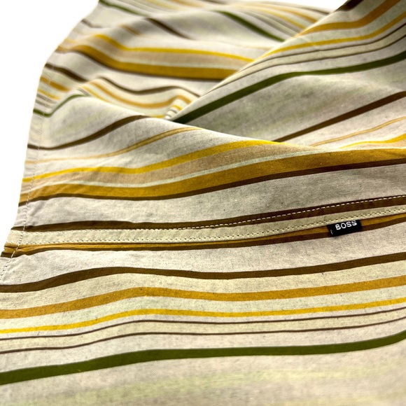 BOSS HUGO BOSS MENS LONG SLEEVES SIZE M, DARK TAN BASE WITH BROWN & GREEN LINES - Picture 10 of 15